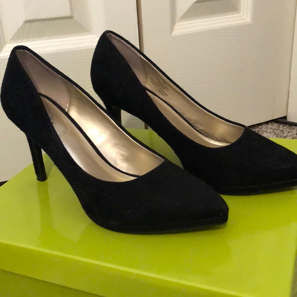 Black closed toe heels